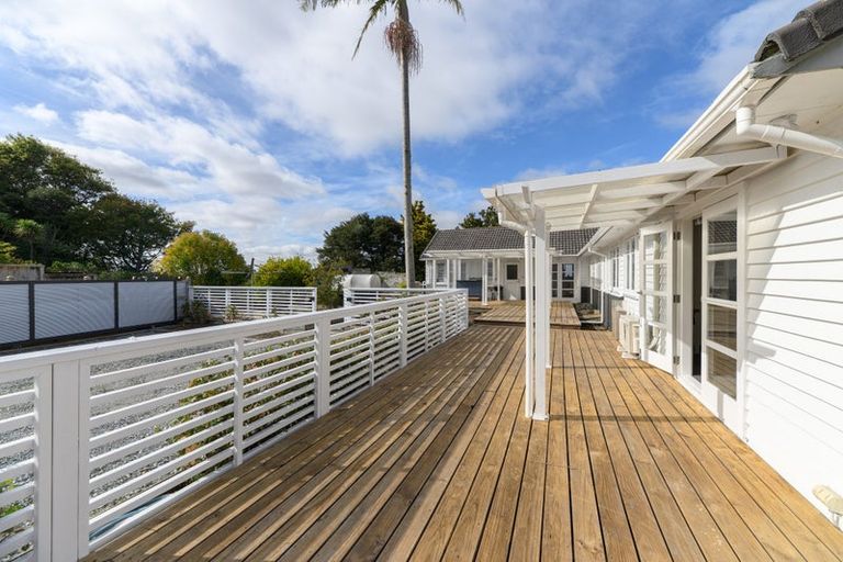 Photo of property in 52 Don Buck Road, Massey, Auckland, 0614