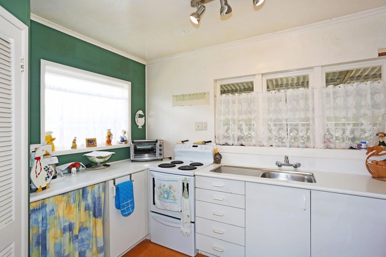 Photo of property in 18 Saint Johns Avenue, Tuakau, 2121