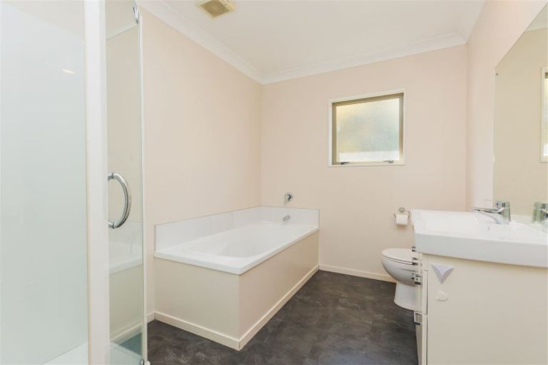 Photo of property in 14 Gifford Grove, Churton Park, Wellington, 6037