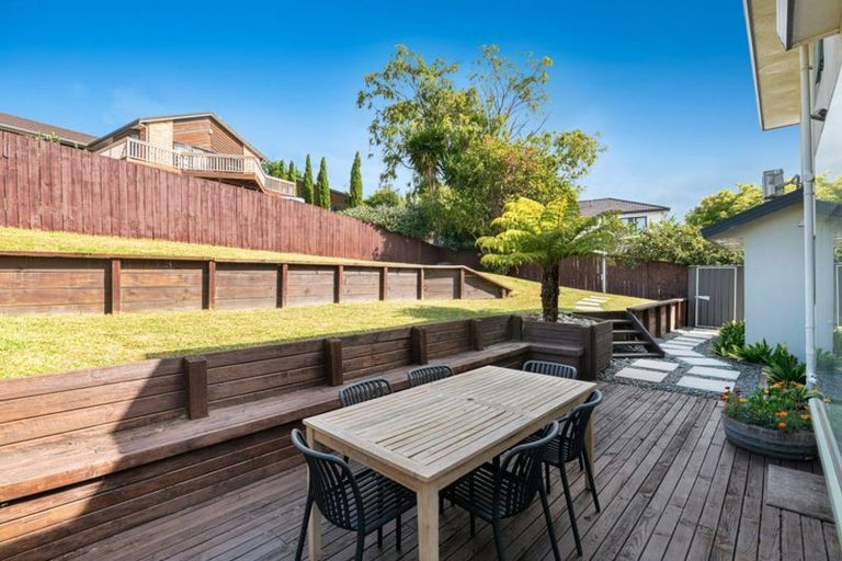 Photo of property in 24 Goldfinch Rise, Unsworth Heights, Auckland, 0632