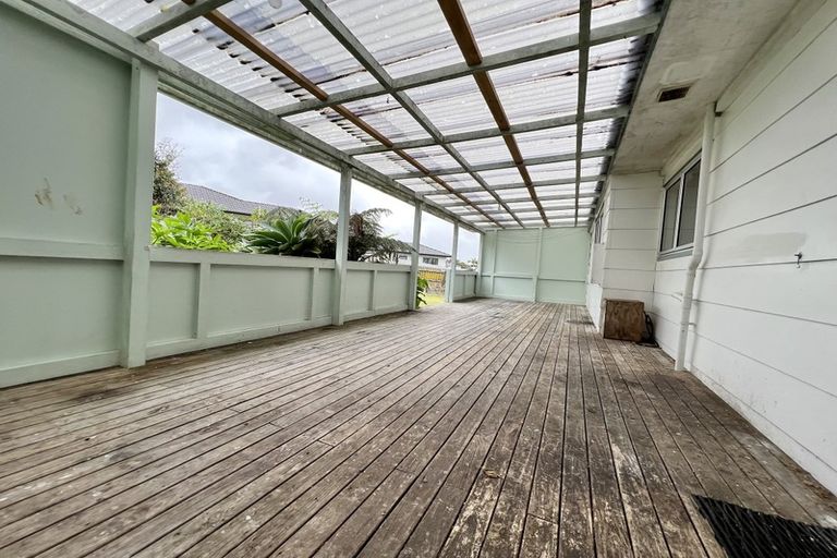 Photo of property in 4 Fernhaven Place, Massey, Auckland, 0614