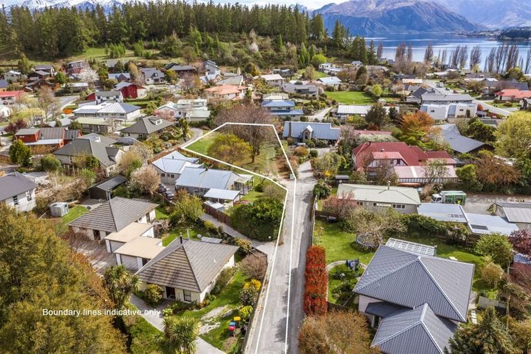 Photo of property in 18 Heuchan Lane, Wanaka, 9305