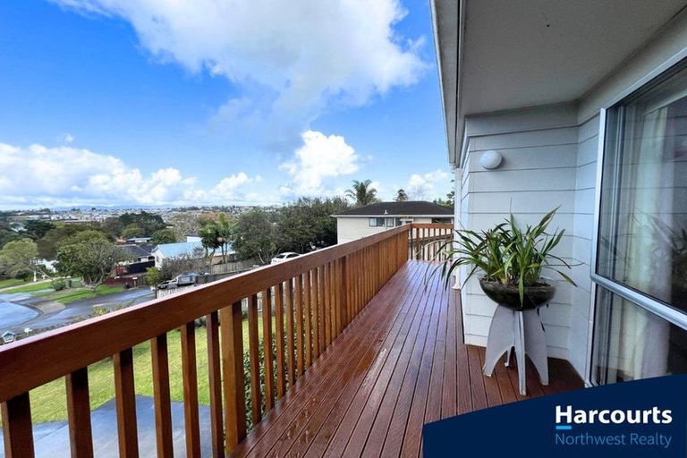 Photo of property in 25 Peterhouse Place, West Harbour, Auckland, 0618