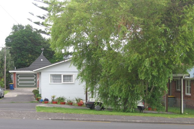 Photo of property in 2/8 Kaipatiki Road, Glenfield, Auckland, 0629