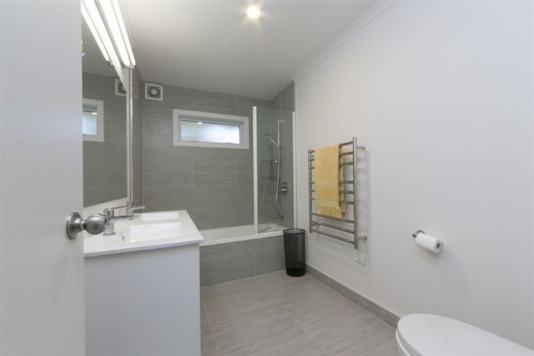 Photo of property in 48 Fairmount Road, Titirangi, Auckland, 0604