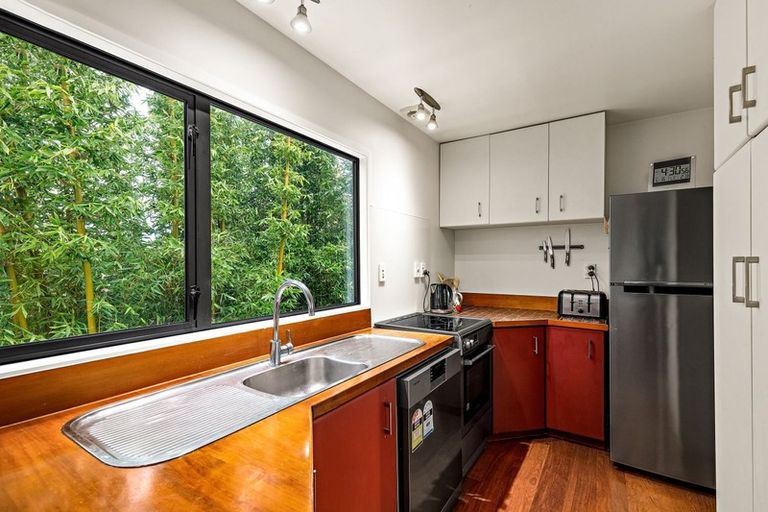 Photo of property in 22 Dawnhaven Drive, Te Atatu Peninsula, Auckland, 0610