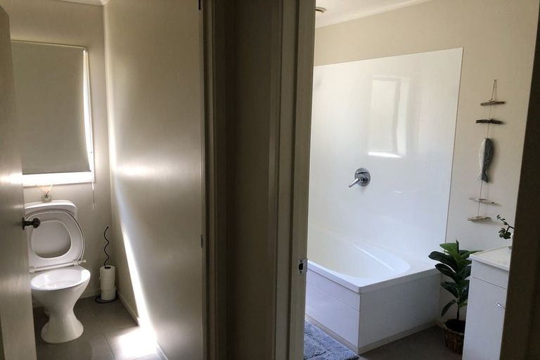 Photo of property in 15a Akehurst Avenue, New Lynn, Auckland, 0600