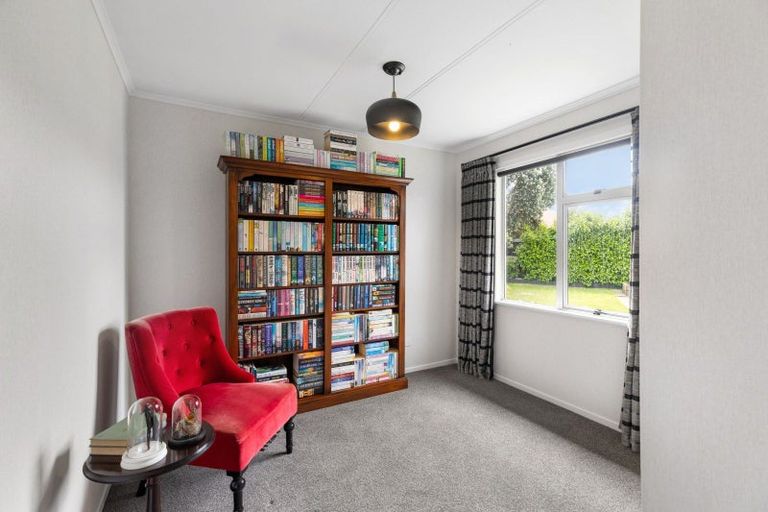 Photo of property in 19 Battersea Place, Roslyn, Palmerston North, 4414