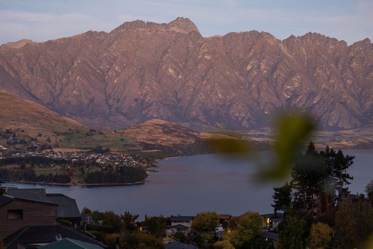 Photo of property in 40 Lochy Road, Fernhill, Queenstown, 9300