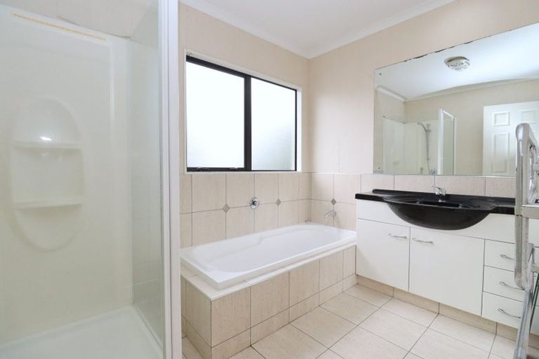 Photo of property in 15 Erne Crescent, East Tamaki, Auckland, 2016