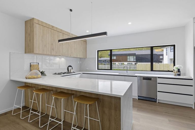 Photo of property in 5 Pihipihi Way, Crofton Downs, Wellington, 6035