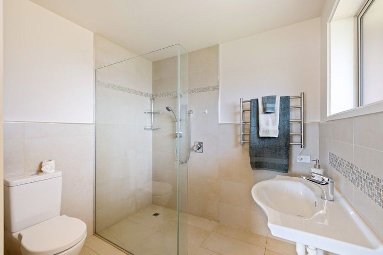 Photo of property in 2 Haydon Place, Amberley, 7410