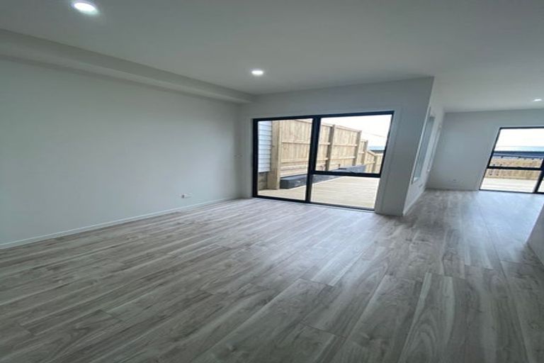 Photo of property in 6 Paina Crescent, Massey, Auckland, 0614