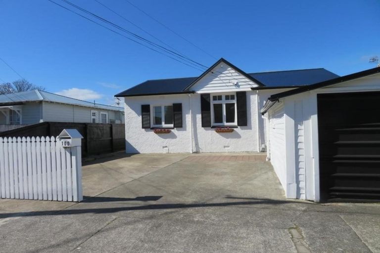Photo of property in 100 Randwick Road, Moera, Lower Hutt, 5010