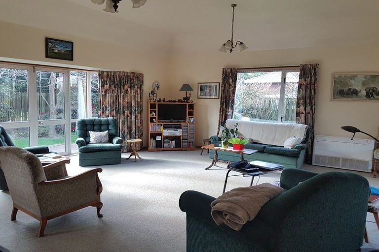 Photo of property in 3 Kingham Place, Avonhead, Christchurch, 8042