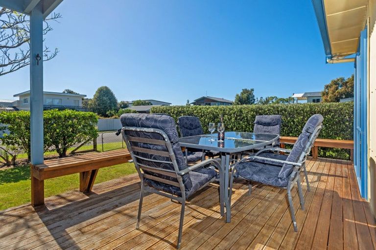 Photo of property in 3 Katrin Place, Mahia, 4198