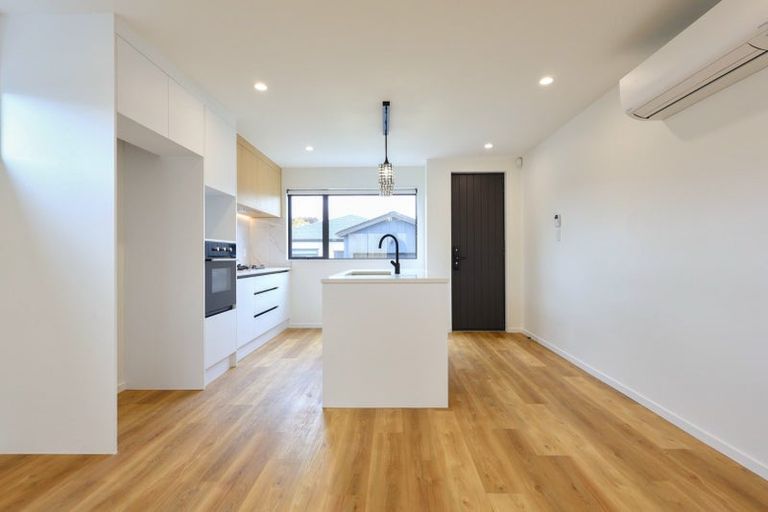 Photo of property in 25 Hutchinson Avenue, New Lynn, Auckland, 0600