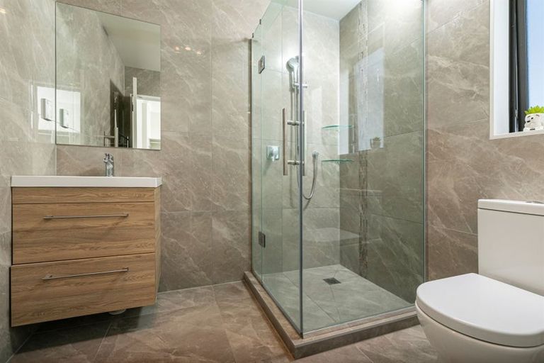 Photo of property in 9a Kingdale Road, Henderson, Auckland, 0610