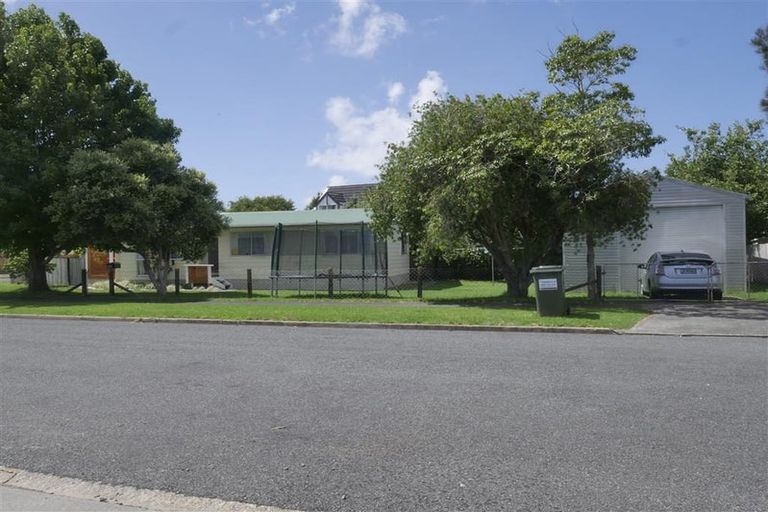 Photo of property in 27 Shearwater Street, One Tree Point, 0118