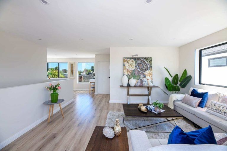 Photo of property in 2/11 Avondale Road, Taradale, Napier, 4112