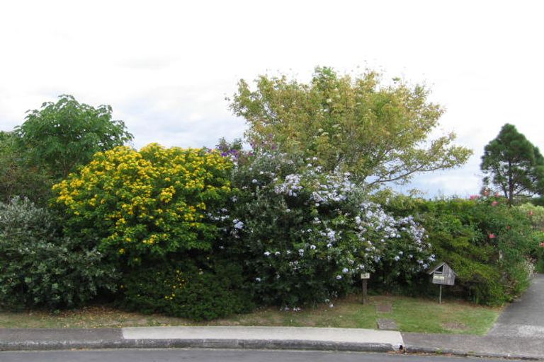Photo of property in 1/1a Piripiri Crescent, Torbay, Auckland, 0630