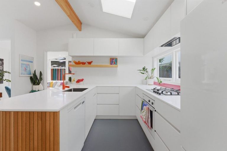 Photo of property in 37 Wairau Road, Oakura, 4314