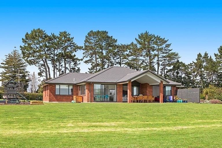 Photo of property in 38 Taurangaruru Road, Waiuku, 2683