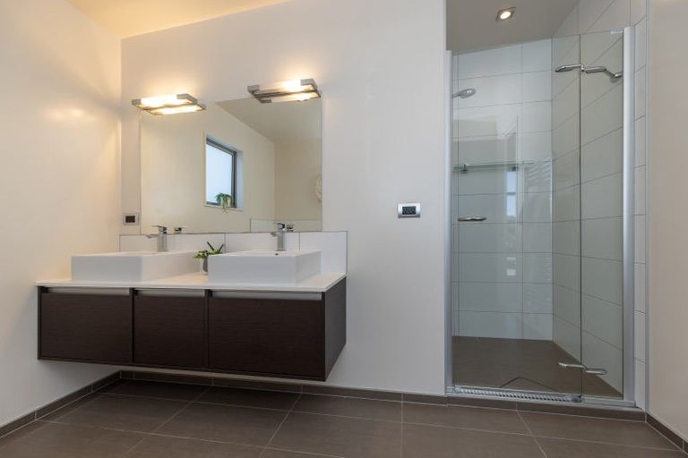 Photo of property in 21 Metzenthin Close, Raumati South, Paraparaumu, 5032