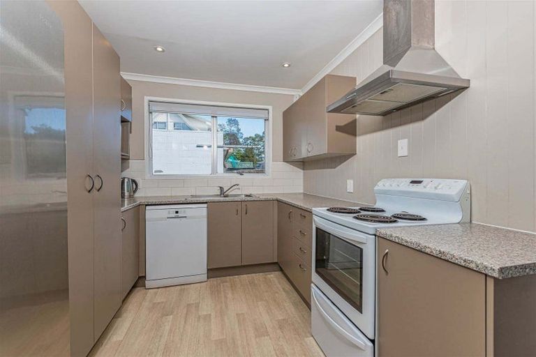 Photo of property in 4 Pipitea Place, Massey, Auckland, 0614
