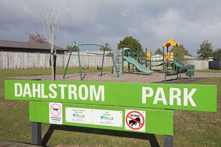 Photo of property in 25 Dahlstrom Grove, Kelvin Grove, Palmerston North, 4414