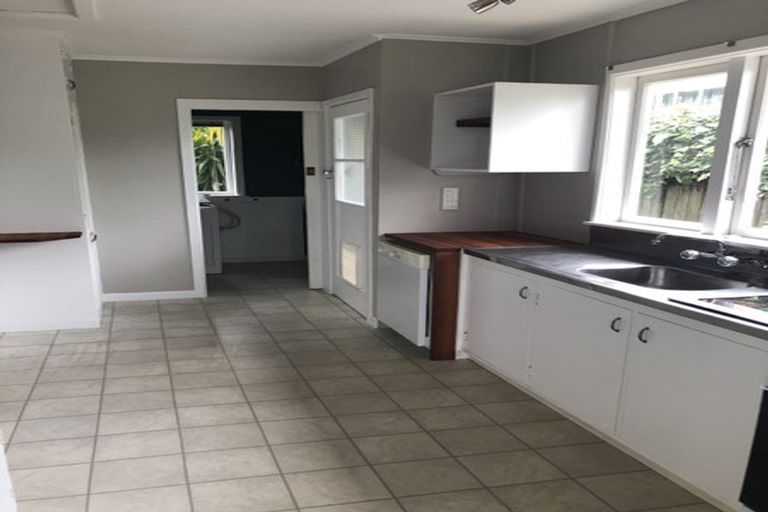 Photo of property in 82 Rosier Road, Glen Eden, Auckland, 0602