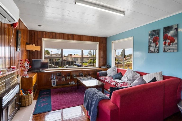 Photo of property in 13 Geoffrey Place, Mangere East, Auckland, 2024
