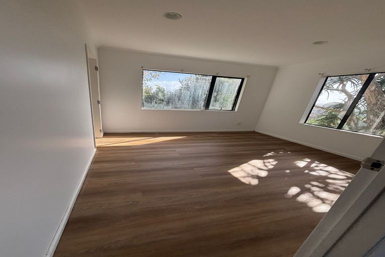 Photo of property in 132 Redoubt Road, Goodwood Heights, Auckland, 2105