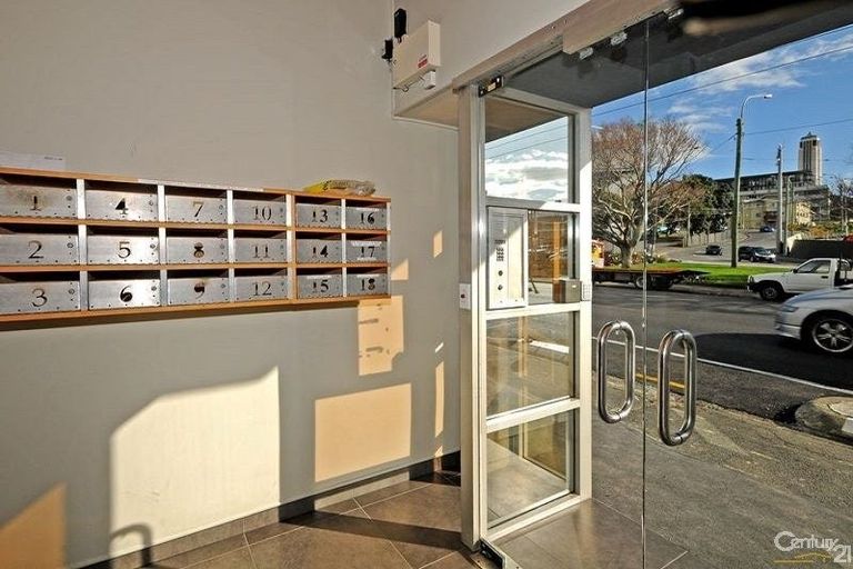 Photo of property in Grandstand Apartments, 11/80u Kent Terrace, Mount Victoria, Wellington, 6011