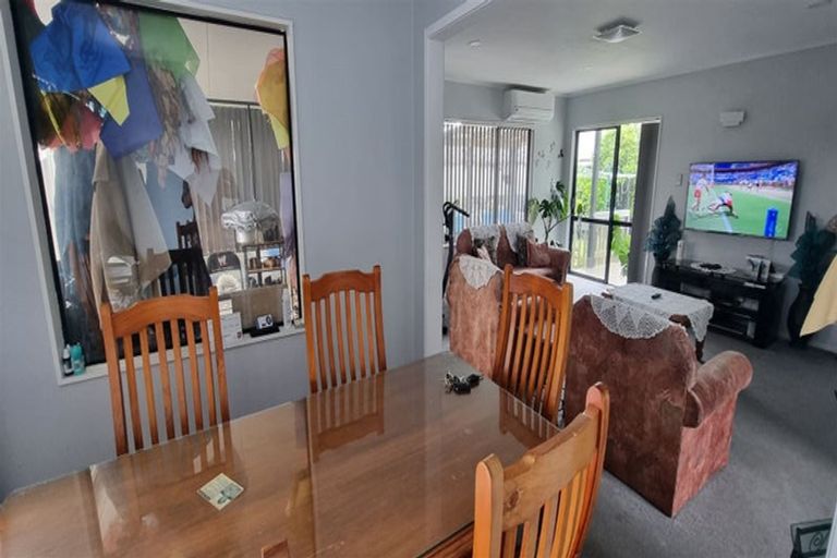 Photo of property in 8a Fruitvale Road, New Lynn, Auckland, 0600