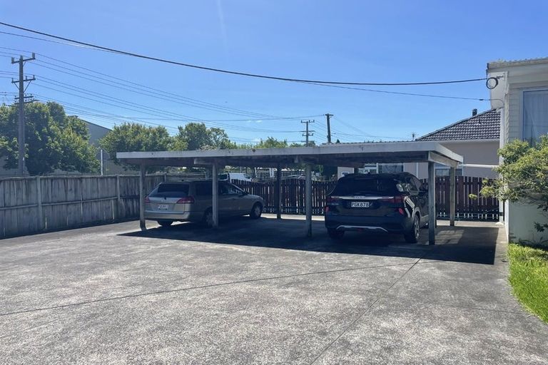 Photo of property in 16 Saint Leonards Road, Kelston, Auckland, 0602