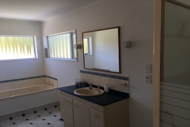 Photo of property in 3a Sydenham Street, Northland, Wellington, 6012