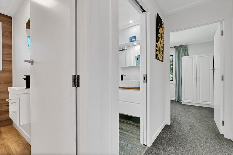 Photo of property in 11 Gibbs Place, Kinloch, Taupo, 3377