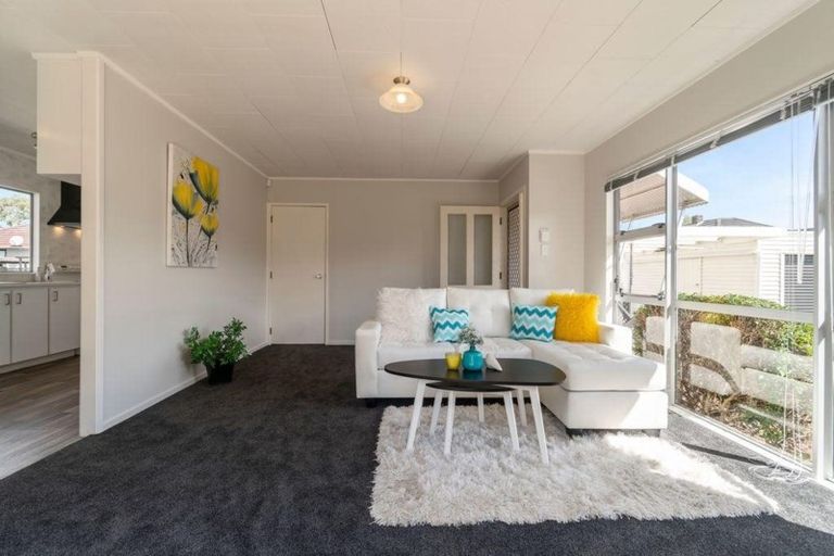 Photo of property in 25 Kervil Avenue, Te Atatu Peninsula, Auckland, 0610