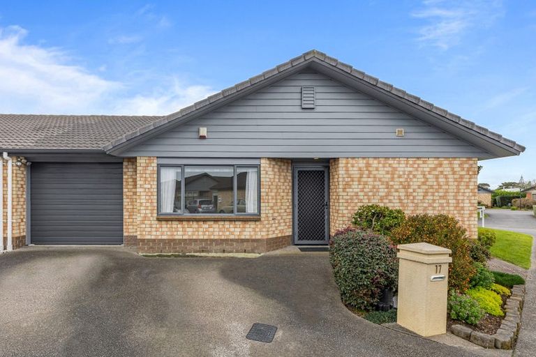 Photo of property in Waimanu Bay Village, 17/1 Piriti Drive, Te Atatu Peninsula, Auckland, 0610