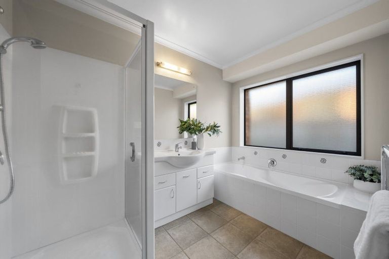 Photo of property in 62 Lough Bourne Drive, Pukekohe, 2120