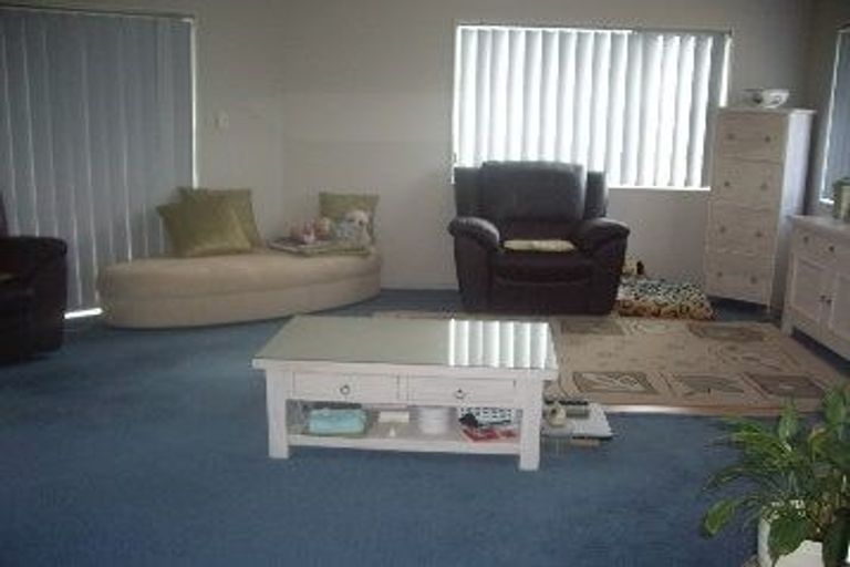 Photo of property in 9 Fleetwood Drive, Henderson, Auckland, 0612