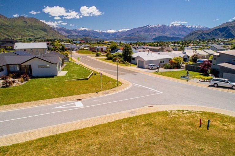 Photo of property in 8 Mcleod Avenue, Wanaka, 9305