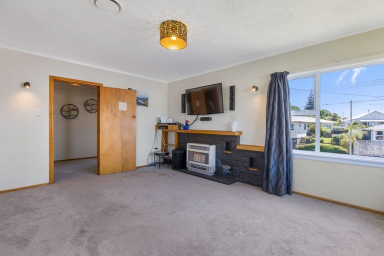 Photo of property in 14 Rospeath Crescent, Spotswood, New Plymouth, 4310