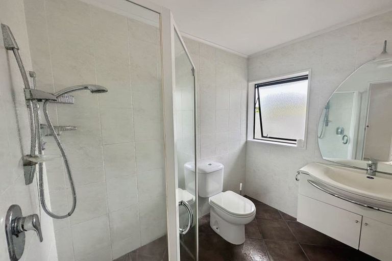 Photo of property in 2/11 Takutai Avenue, Bucklands Beach, Auckland, 2012