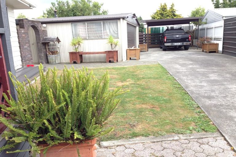 Photo of property in 24 Hillcrest Drive, Kelvin Grove, Palmerston North, 4414