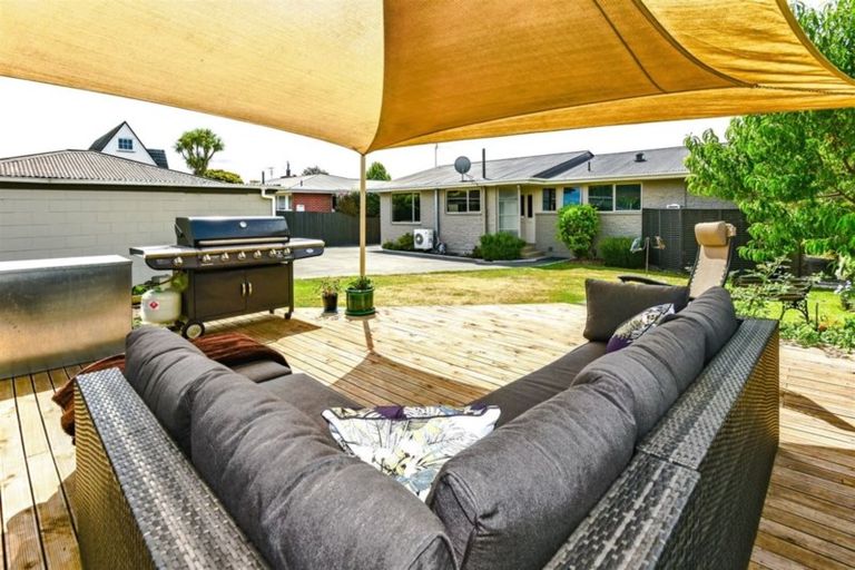 Photo of property in 15 Harrowdale Drive, Avonhead, Christchurch, 8042