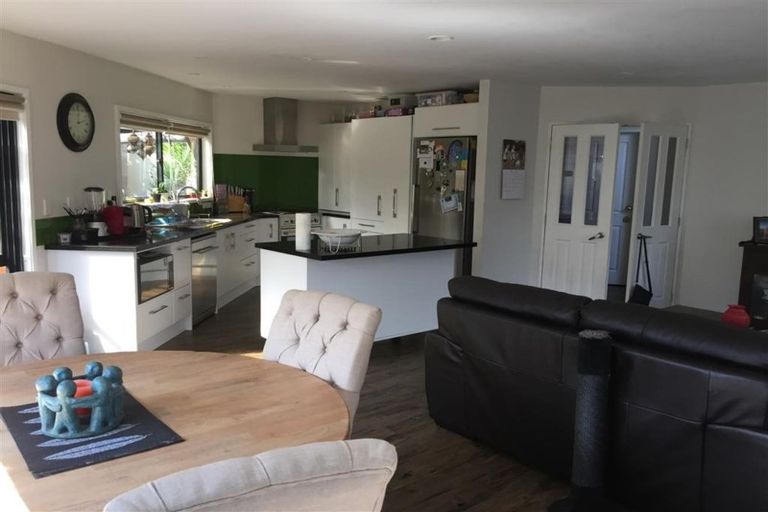 Photo of property in 40 Lyons Avenue, Murrays Bay, Auckland, 0630