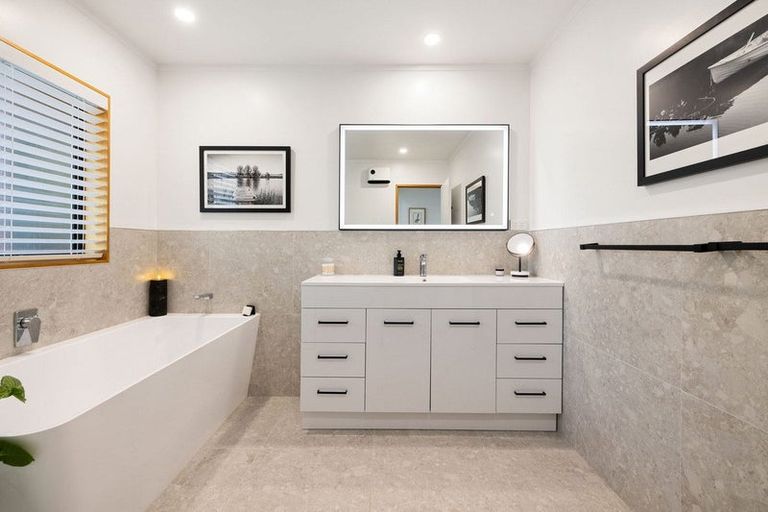 Photo of property in 71 Taylor Street, Cambridge, 3434