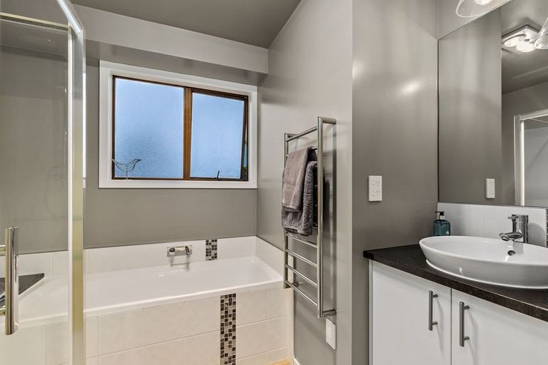 Photo of property in 6 Patrice Place, Massey, Auckland, 0614